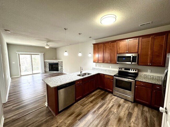 Building Photo - 200 Seasons Circle, Unit 604, Suffolk, Va,...