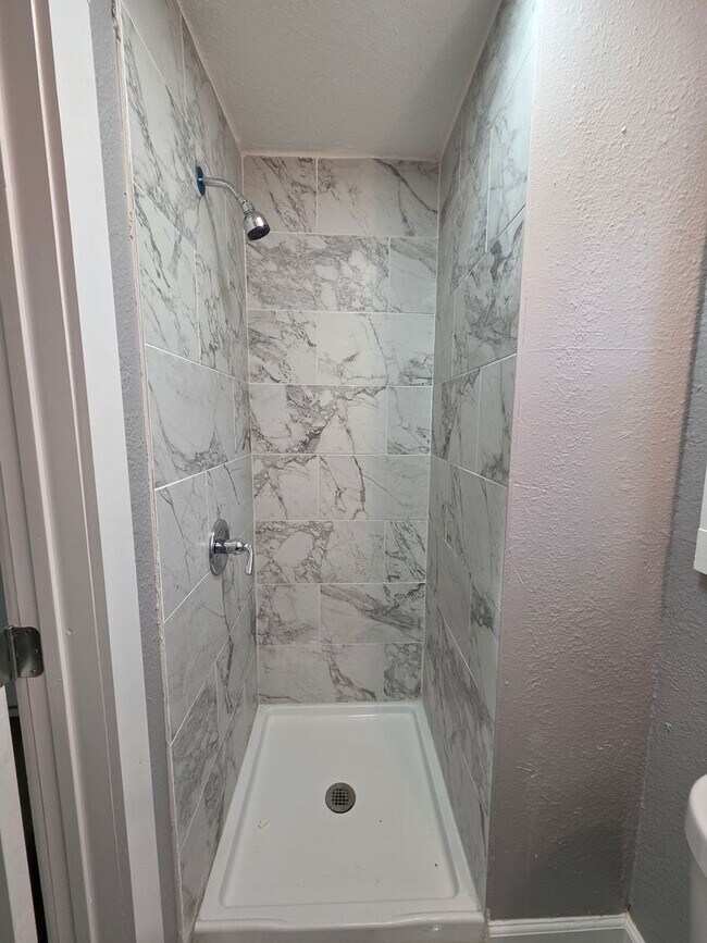 Building Photo - Single-Level 3 Bedroom, 2 Bath Home in Kansas City