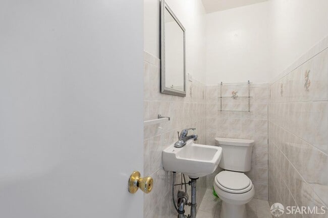 Building Photo - 85 Dorchester Dr