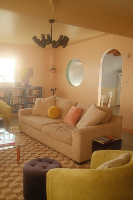 Building Photo - 5555 Howard Dr