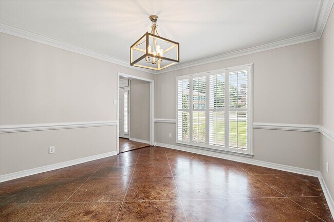 Building Photo - Spacious 4 Bedroom in Desirable Hickory Ridge