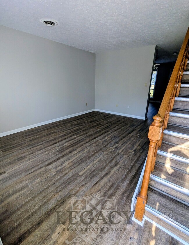 Building Photo - 1034 Brookview Dr