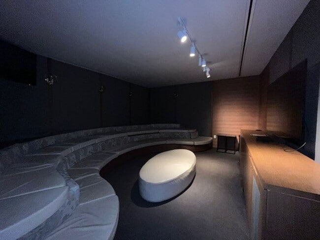 Building Photo - Symphony - 2 bedroom, 2 baths Condo, with 2 parking stalls - Avail now!