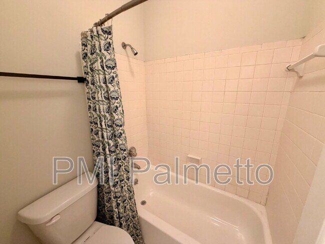 Building Photo - 3923 W Buchanan Dr