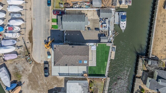 Building Photo - 33 Dock Dr