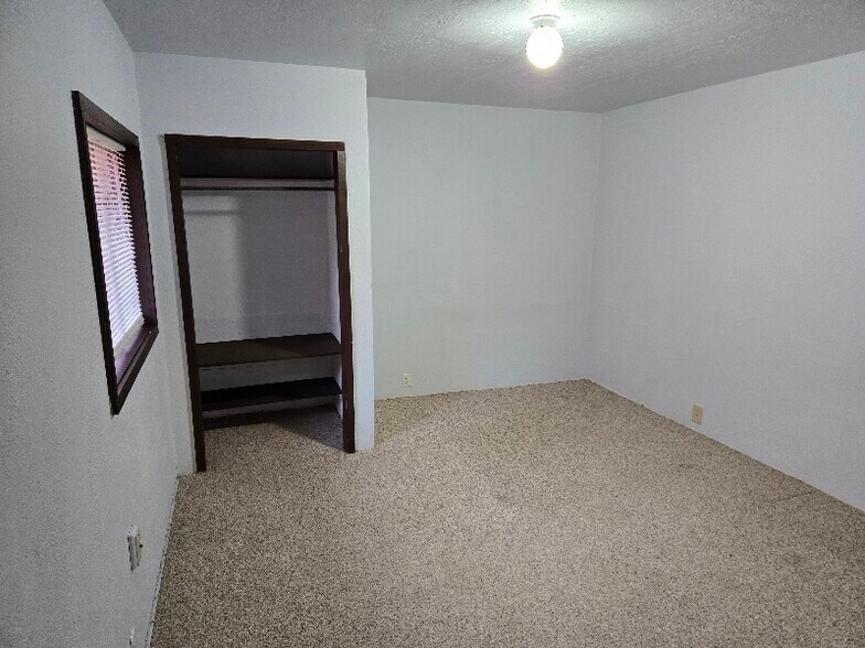 Building Photo - 308 Maple St