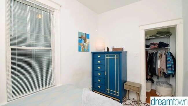 Building Photo - 2524 W Palmer St