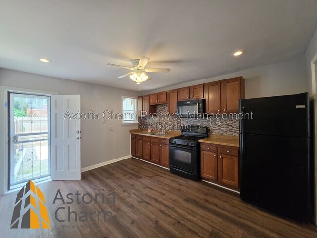 Building Photo - 1726 Darley Ave