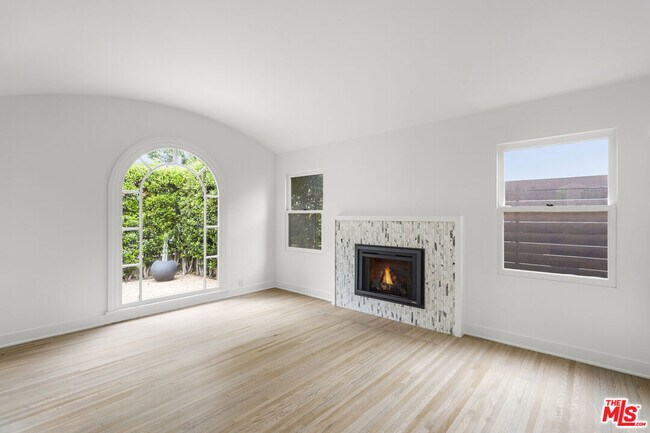 Building Photo - 435 Westmount Dr