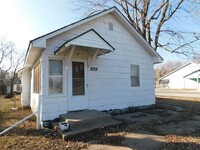 Building Photo - Charming 3-bedroom