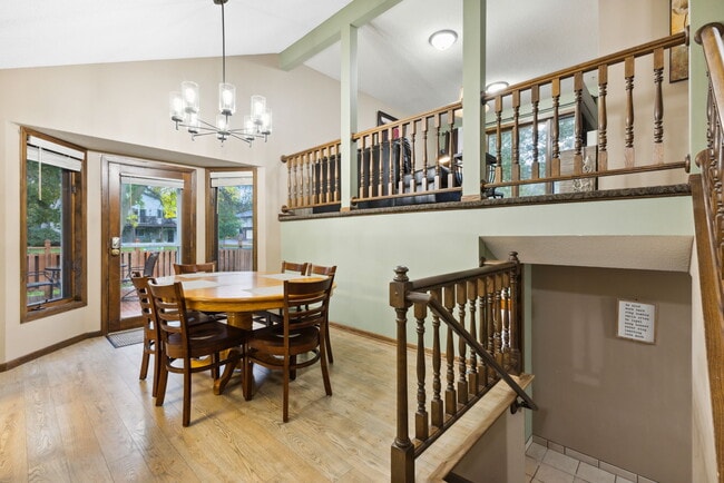 Building Photo - 2738 Chertsey Dr