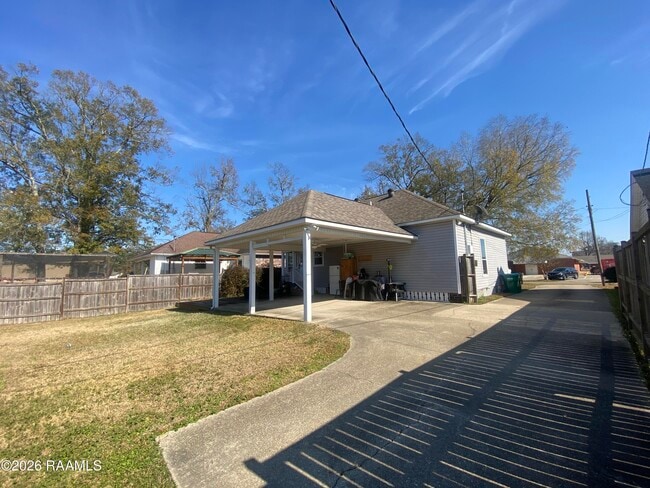 Building Photo - 1005 Don Ave