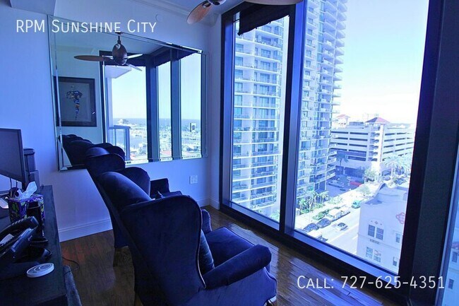 Building Photo - 1 Beach Dr SE