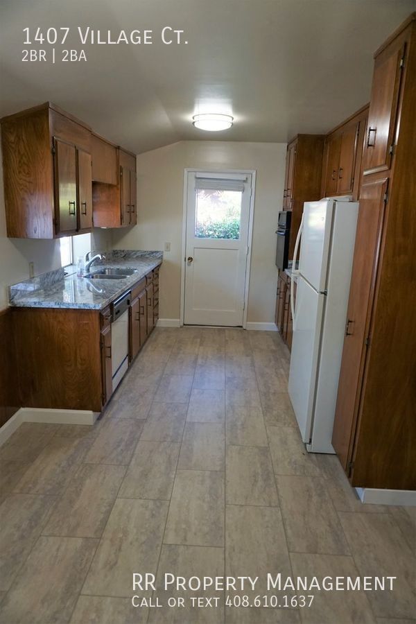 Building Photo - Spacious Duplex in Great Mountain View Area!