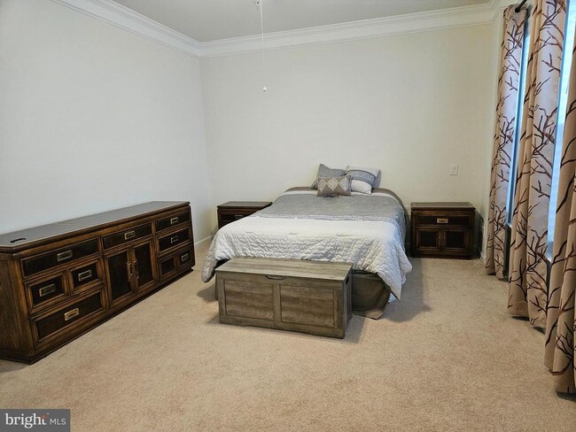 Building Photo - 18 Fenwick Dr