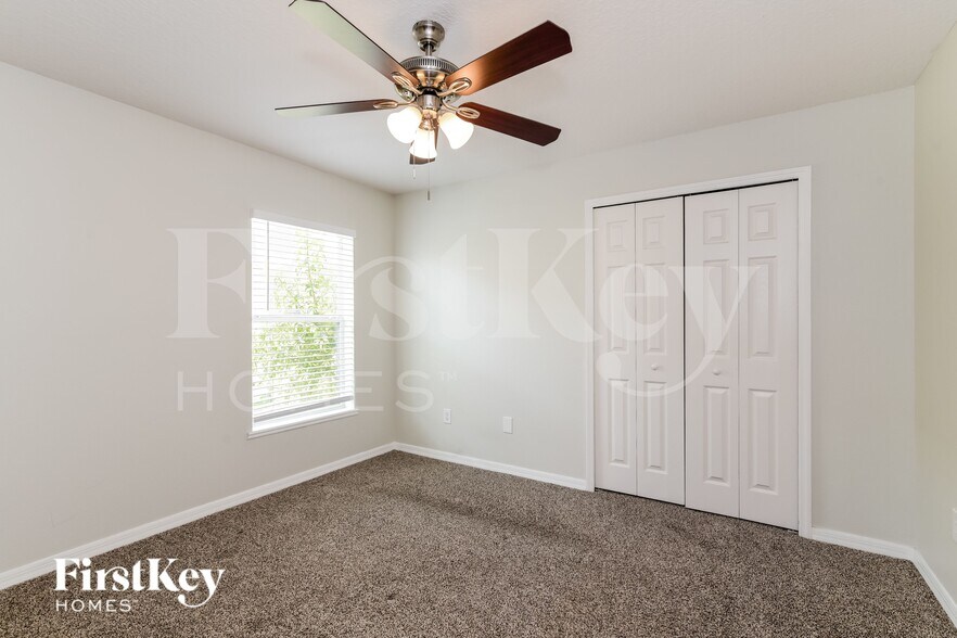 Building Photo - 5521 Sycamore Canyon Dr