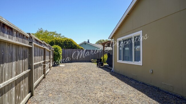 Building Photo - ~Beautiful Updated 4 Bed/2 Bath in Rohnert...