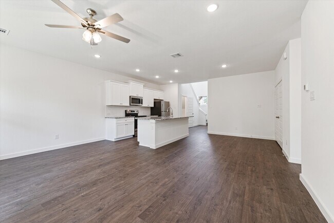 Building Photo - 1207 Chestnut Ct