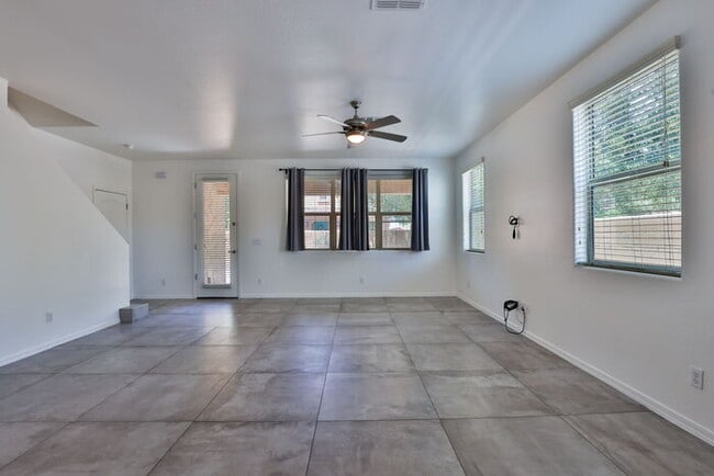 Building Photo - 1416 S Terrace Rd