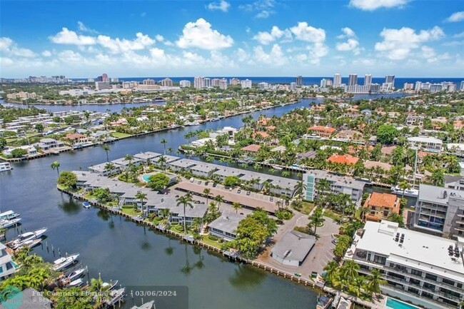 Building Photo - 180 Isle of Venice Dr