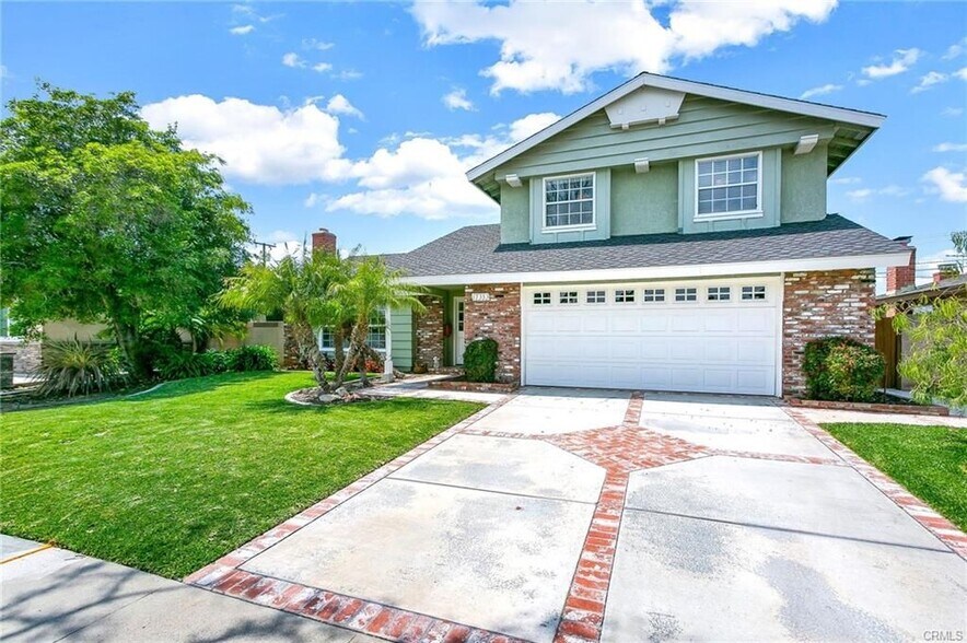 Building Photo - 17353 Elm St