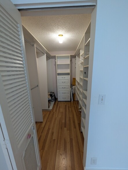 Building Photo - 2655 Collins Ave