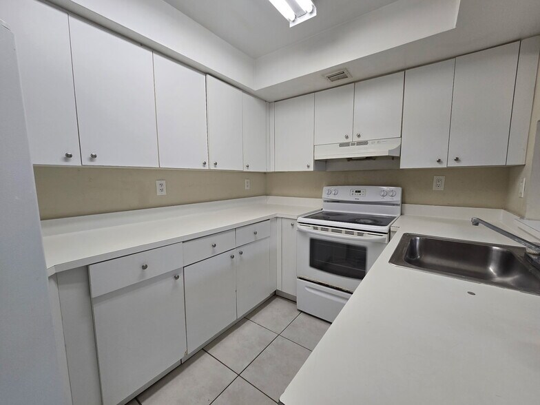 Building Photo - 8255 SW 152nd Ave