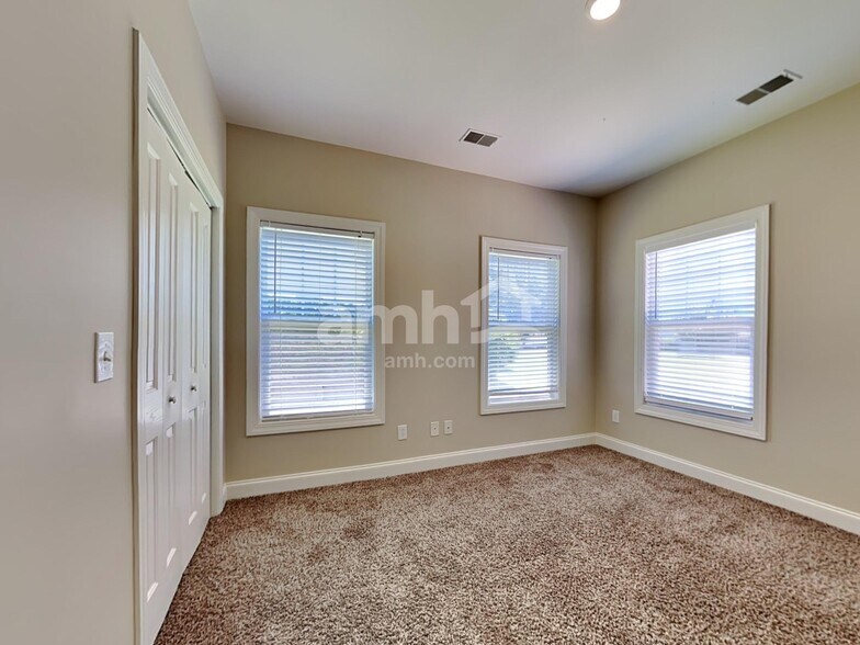 Building Photo - 8503 Sentry Cir