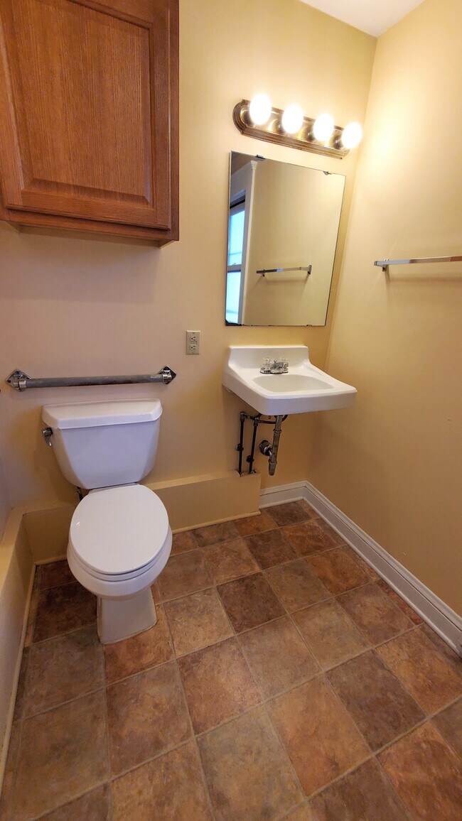 Building Photo - 2204 Emerson Ave S