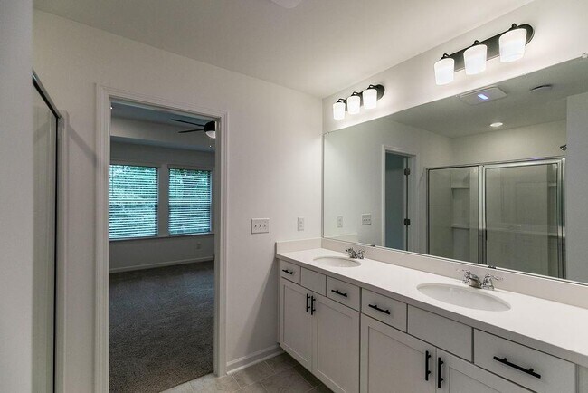 Building Photo - 1530 Brantin Dr