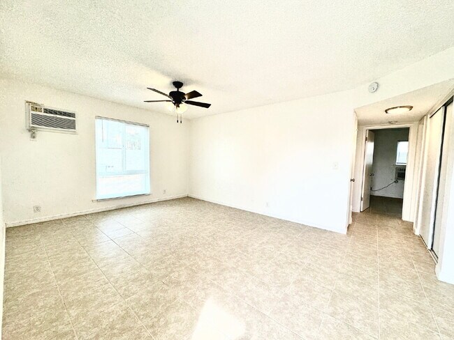 Building Photo - Adorable Newly Renovated 2 Bedroom 1 Bath ...