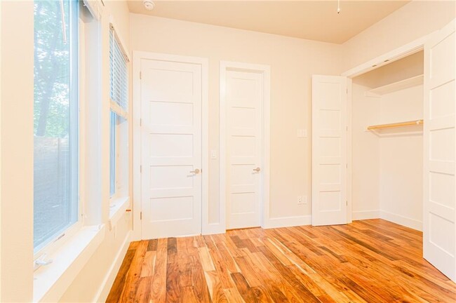 Building Photo - 2509 Del Curto Rd