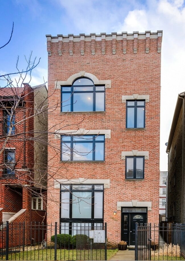 Building Photo - 2039 W Crystal St