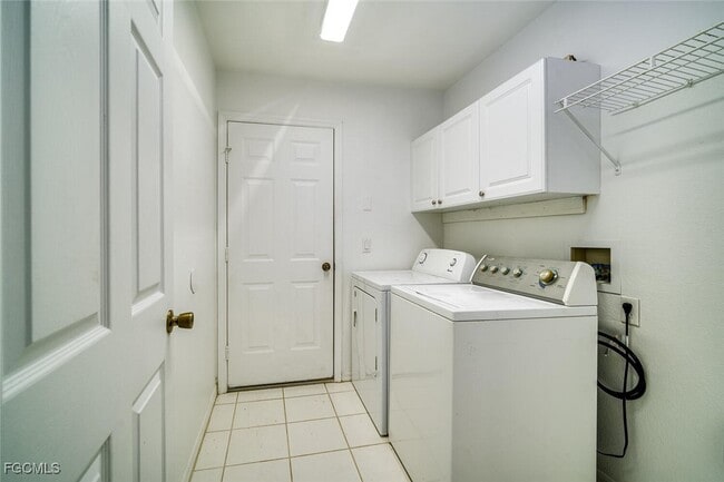 Building Photo - 2305 SW 53rd Terrace