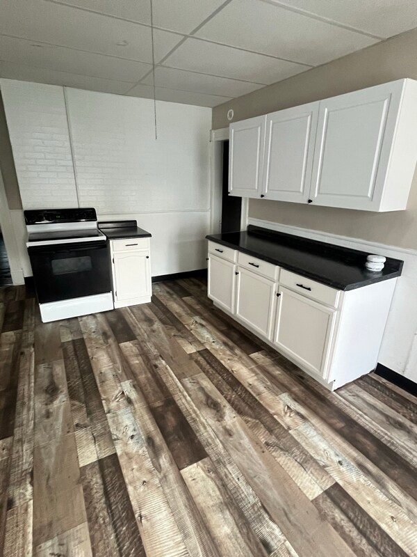 Building Photo - 387 S Elm St