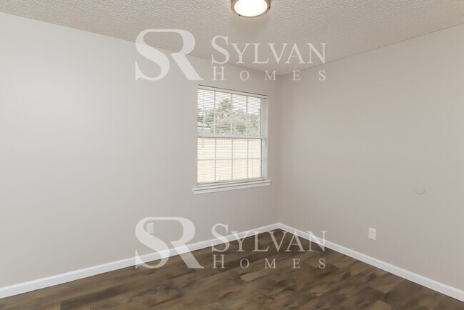 Building Photo - At Last, This Is What You Have Been Searching For!