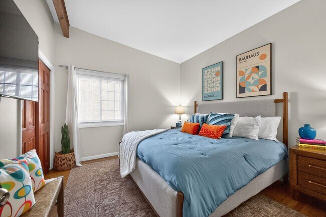 Building Photo - 5BR Retreat w/ Private Indoor Pool In Greensburg