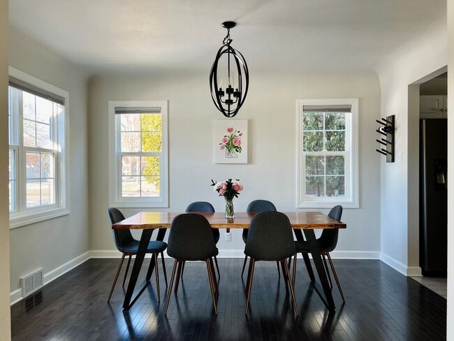 Building Photo - Beautiful 4 Bed 3 Bath Home for Rent! Great Location, Modern Updates!