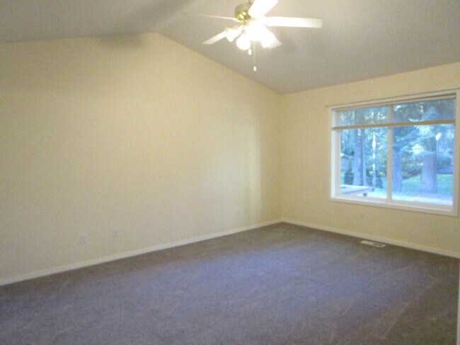 Building Photo - 3 Bedroom, 2 Bathroom Rambler located in A...
