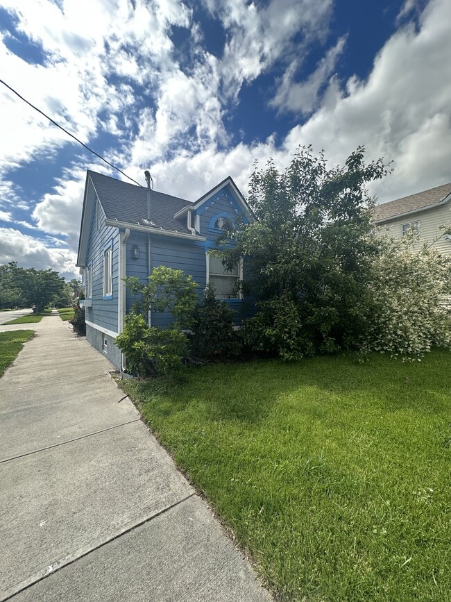 Building Photo - 5808 Fir Ave