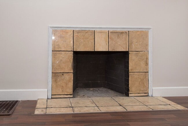 Building Photo - COVEDALE- 3 bedroom 1.5 bath Tudor with up...