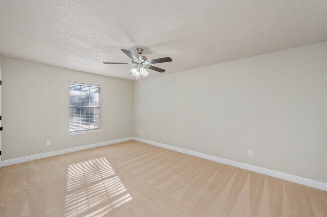Building Photo - 654 Territory Ln
