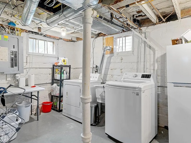 Building Photo - 2 Bed | 1 Bath House in Desired Mpls Neigh...