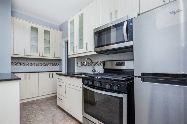 Primary Photo - 100 Prospect St