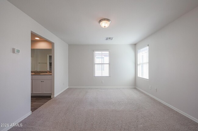 Building Photo - 5458 W Fulton St