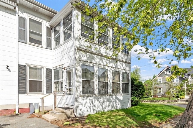 Building Photo - 93 Upham St