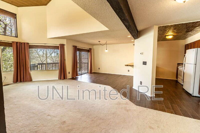 Building Photo - 5000 E Palomino Ln