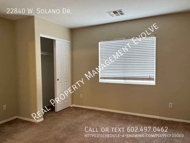 Building Photo - Move in Special