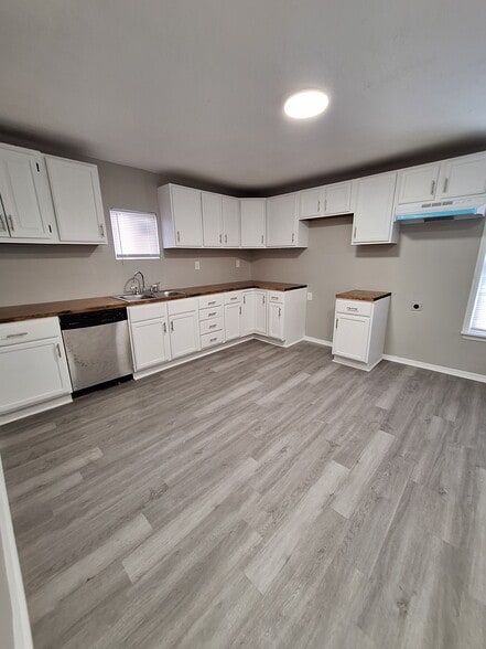 Building Photo - 627 E 2nd Ave