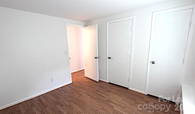 Building Photo - 1645 Arlyn Cir